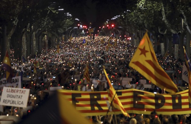 Kataloņi protestē pret separātistu līderu apcietināšanu - 4