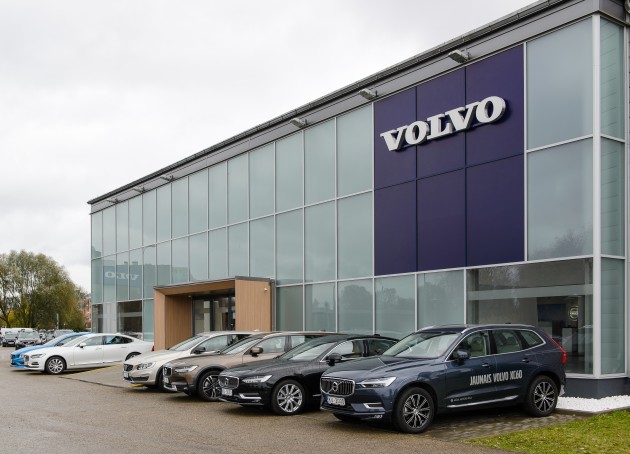 Atjaunotais 'Volvo' autosalons - 1