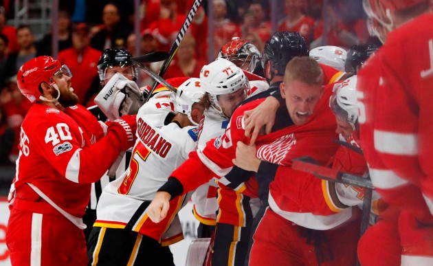 Hokejs, NHL: Red Wings un Flames kautiņš - 6