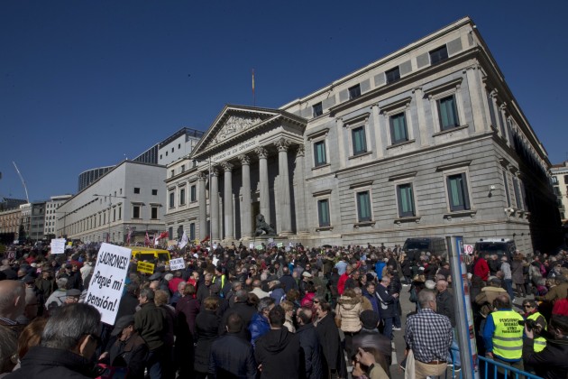 Pensionāri Spānija protestā par lielākām pensijām - 4