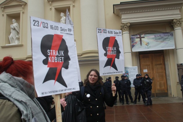 Polijā protestē pret abortu ierobežojumu - 19