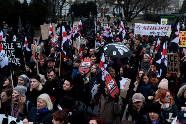 Polijā protestē pret abortu ierobežojumu - 20