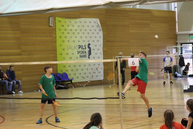 Badmintons. Latvijas pirmajā skolu komandu čempionātā uzvar Valmieras un Siguldas skolas - 41