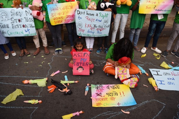 Indijā par kārtējo izvarošanas gadījumu sākas protesti - 12