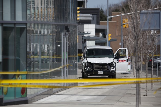 Sadursmē uz ielas Toronto bojā gājuši vismaz 10 gājēji - 3