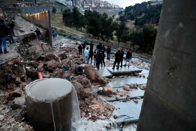 Plūdos Izraēlas dienvidos dzīvību zaudējuši astoņi jaunieši - 4