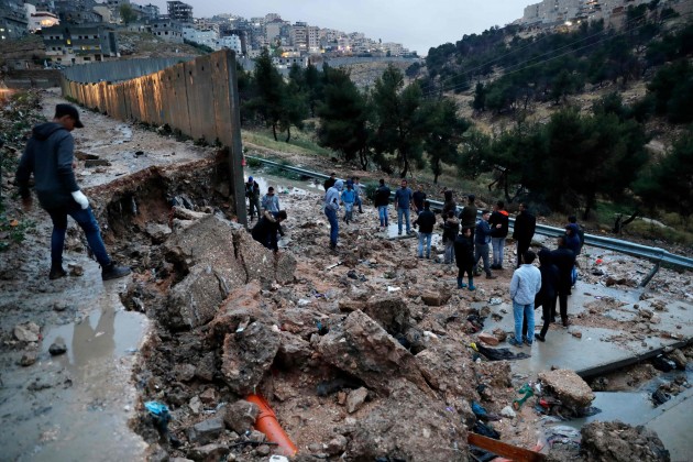 Plūdos Izraēlas dienvidos dzīvību zaudējuši astoņi jaunieši - 5
