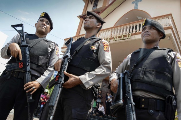 Sprādzienos pret baznīcām Indonēzijā nogalināti vismaz divi cilvēki un ievainoti 13 - 2