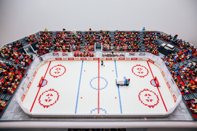 Izveidota "Lego" hokeja arēna  no teju 20 000 detaļu - 9