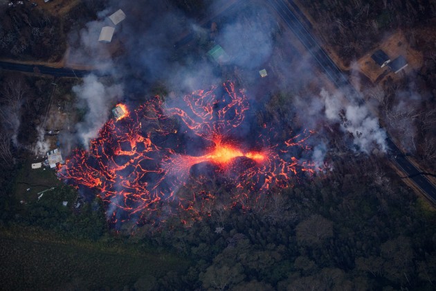 Kīlauea vulkāna lavas straume atgriezusi no ārpasaules aptuveni 40 mājas - 18
