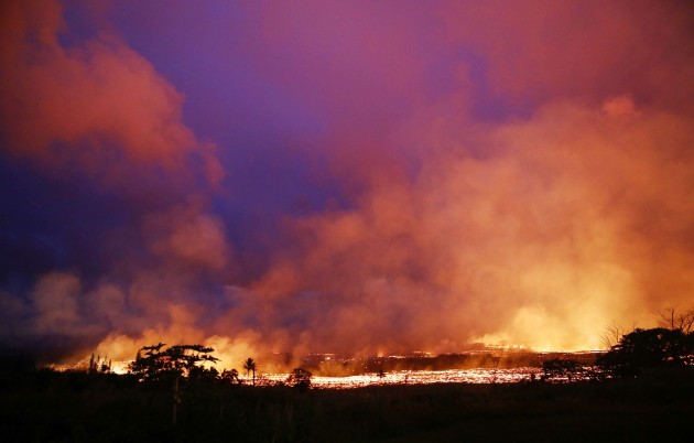 Havaju vulkāna izvirduma dēļ evakuējušies tūkstošiem iedzīvotāju - 1