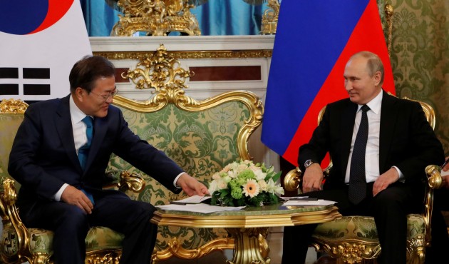Putins tiekas ar Dienvidkorejas prezidentu Munu Džēinu - 1