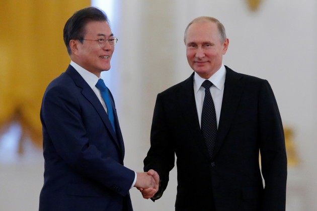 Putins tiekas ar Dienvidkorejas prezidentu Munu Džēinu - 3