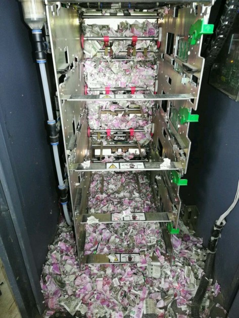 Indijā žurka bankomātā sagrauž banknotes  - 1