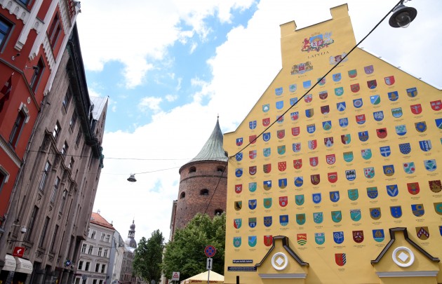 Pašvaldības Latvijai dāvina apgleznotu ģerboņu sienu - 5