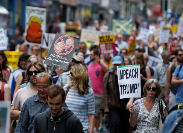 Tūkstošiem cilvēku Edinburgā protestē pret Trampa vizīti - 1