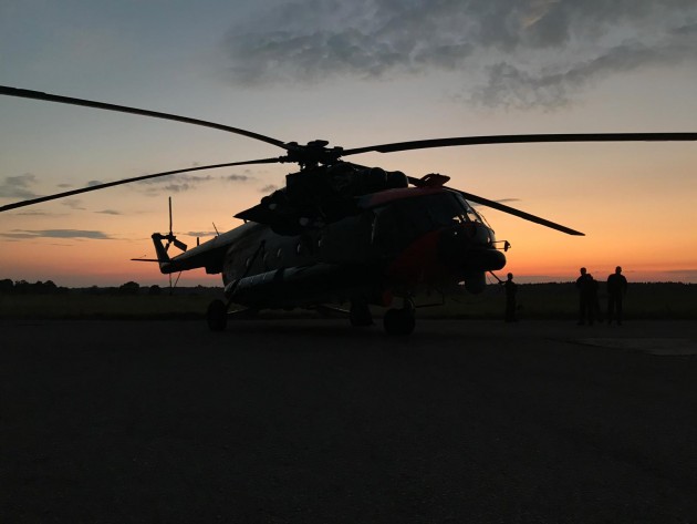 NBS helikopters piedalās ugunsgrēka Ķemeru nacionālajā parkā dzēšanā - 1