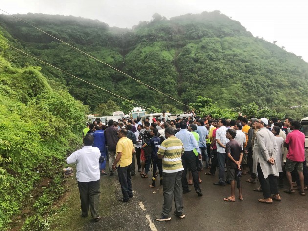 Indijā autobusa katastrofā bojā gājuši 33 cilvēki - 3