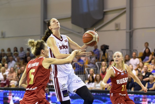 Latvijas sieviešu basketbola izlase saspringtā pārbaudes turnīra spēlē zaudē Krievijai - 23