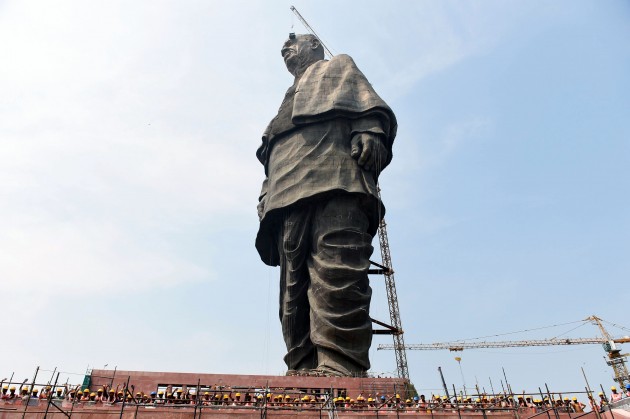 Indijā ceļ augstāko statuju pasaulē - 13