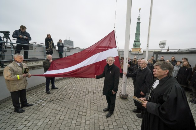 Karoga maiņas ceremonija Rīgas pils Svētā Gara tornī - 6