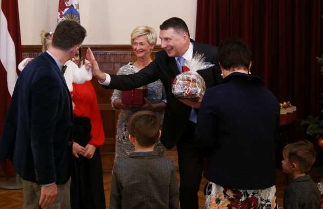 Valsts prezidents tiekas ar Latvijas daudzbērnu ģimenēm - 10