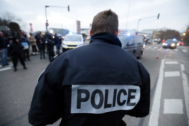 Francijas policija izvērsusi operāciju Strasbūras dienvidos - 1