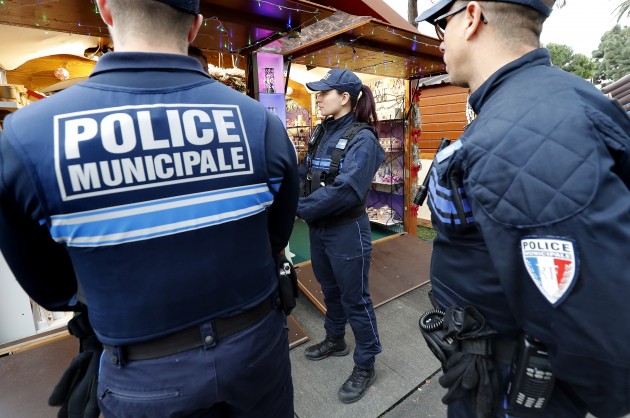 Francijas policija izvērsusi operāciju Strasbūras dienvidos - 3