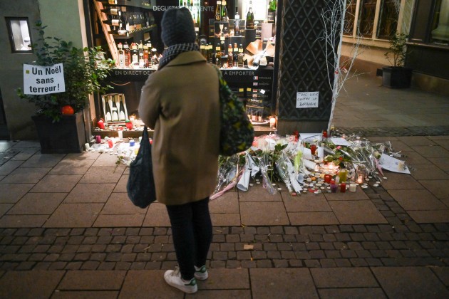 Iedzīvotāji Strasbūrā atvadās no apšaudē bojāgājušajiem - 8