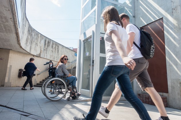 Невъездные-2. Журналист провел два дня в инвалидной коляске на улицах Риги - 20
