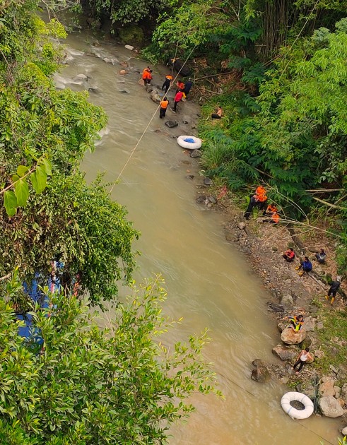 Foto: Indonēzijā autobusa katastrofā 28 bojāgājušie - 1