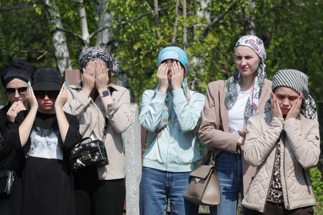 Krievijā atvadās no Kazaņas slaktiņā nogalinātās skolotājas - 4