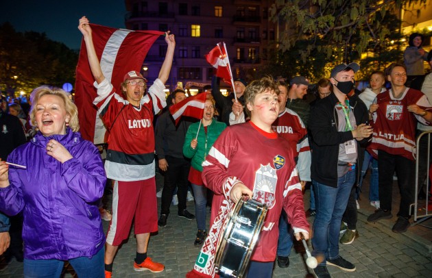 Latvijas hokeja izlase pateicas līdzjutējiem - 3