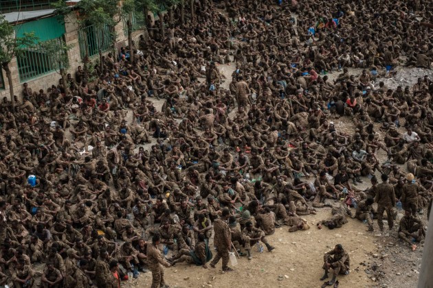 Tigraji caur Mekeli parādē izved 7000 sagūstītu Etiopijas karavīru - 15