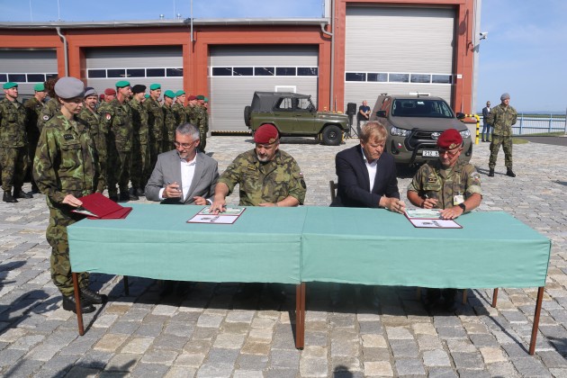 Čehijas armija atsakās no UAZ par labu 'Toyota' - 5