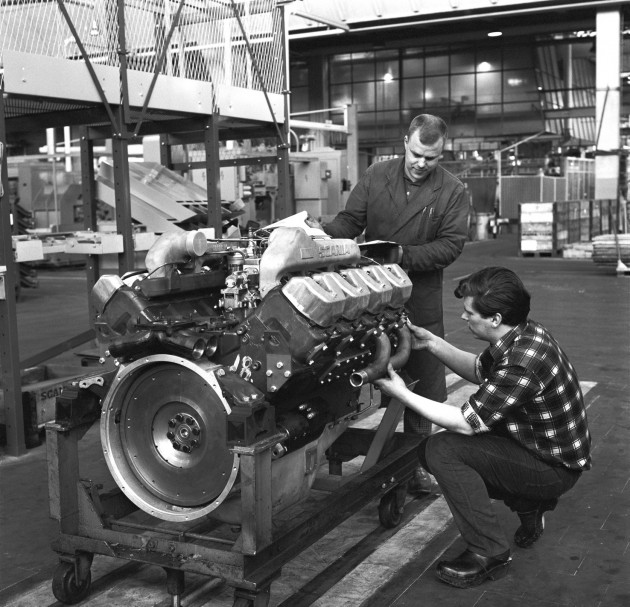 The assebly of one of the first V8 engines 1961