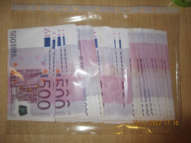 Foto: Muitnieki liedz pārvest uz Krieviju nedeklarētus 144 610 eiro - 2