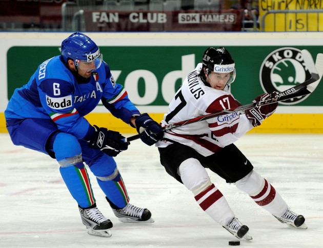 Latvijas hokeja izlase pieveic Itāliju - 18