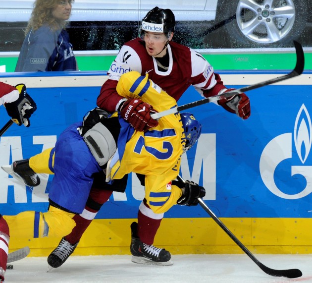 Latvijas hokeja izlase piekāpjas Zviedrijai - 10
