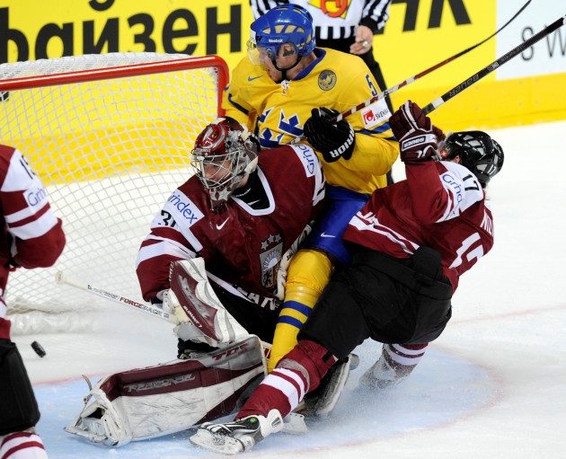 Latvijas hokeja izlase piekāpjas Zviedrijai - 15