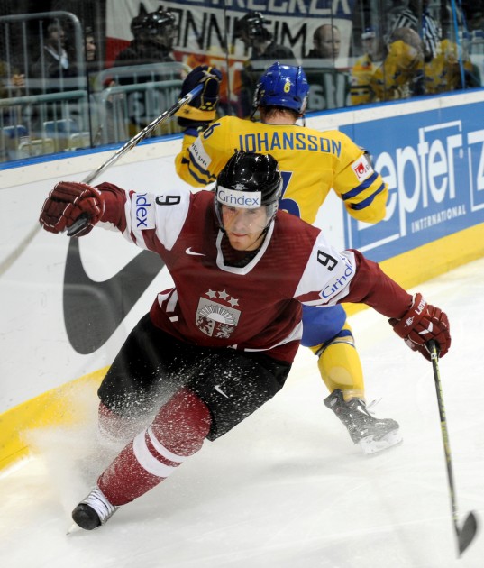 Latvijas hokeja izlase piekāpjas Zviedrijai - 19