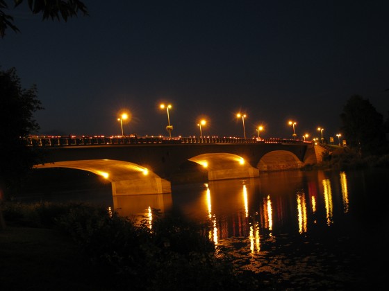 Izgaismosim tiltus