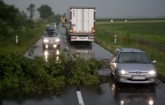 Polijā vētra apgrūtina satiksmi