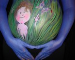 Grūtnieces apglezno vēderus - 19