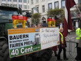 Eiropas piensaimnieki izlej pienu pie ES mītnes Briselē - 42