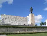Che_Guevara_-_Grab_in_Santa_Clara,_Kuba