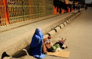 AFP Burka Tērps Arābu māte ubadze