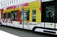 Dziesmusvētku tematikā apgleznots tramvajs
