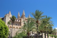 Дворец Альмудайна- летняя резиденция испанской королевской семьи.