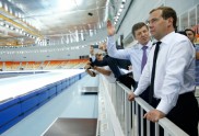 Medvedevs aplūko Soču kompleksa būvniecības darbus